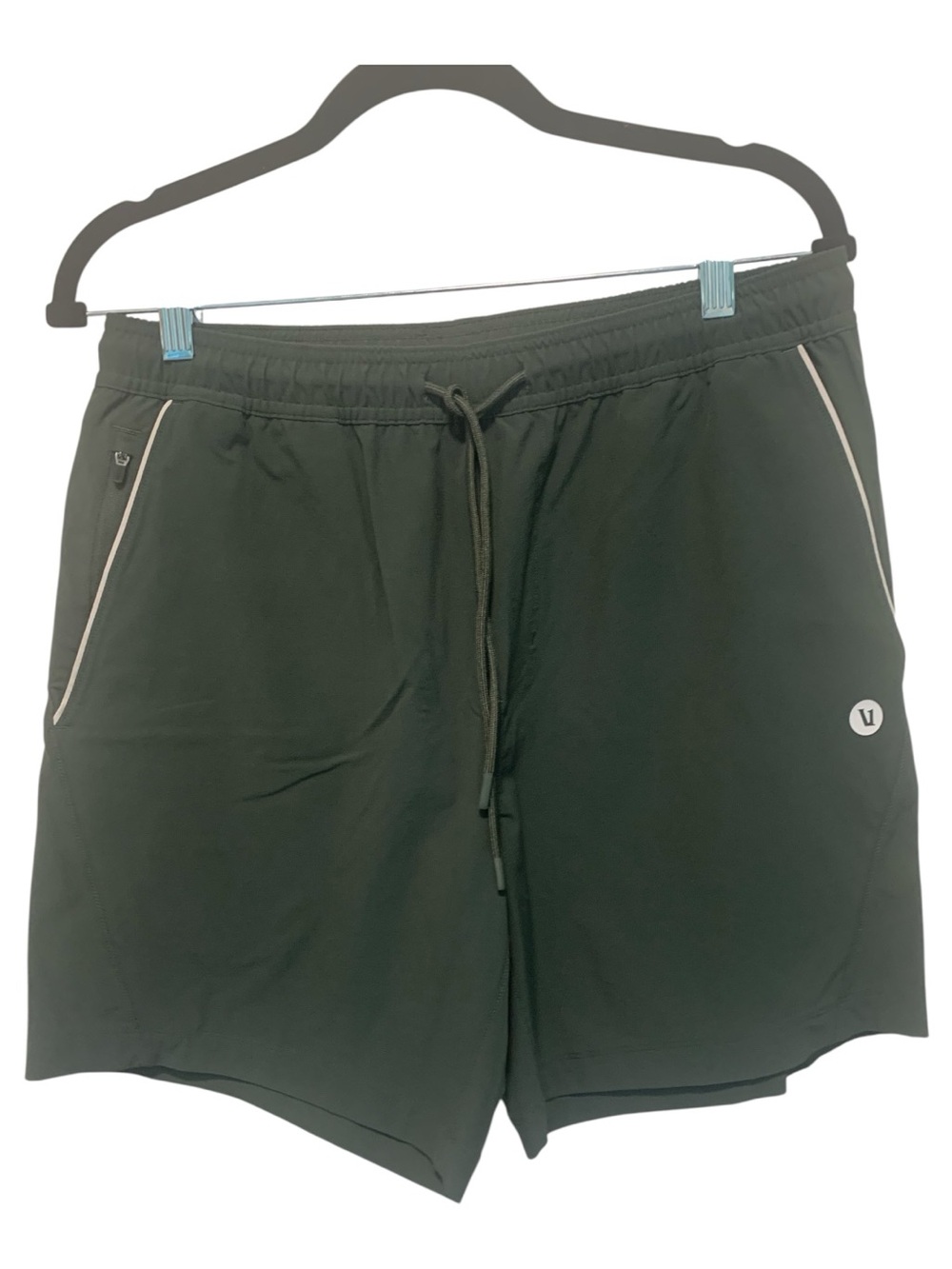 107. NWOT Vuori Men’s short unlined Size: M